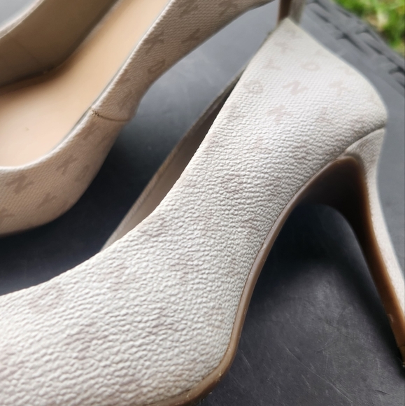 DKNY Nude Shoes - Size 7 - Picture 3 of 10